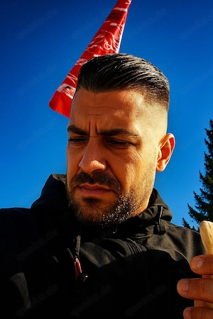 Attraktiver Mann (33) sucht diskrete Leidenschaft