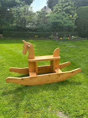 Holzschaukelpferd
