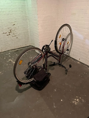 Ich biete ein Fahrrad mit kleine Fehler an bastler gebraucht ohne Garantie und ohne Rücknahme.