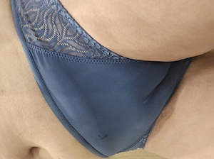 Behaarte Eva bietet heiße Höschen  Bild 4