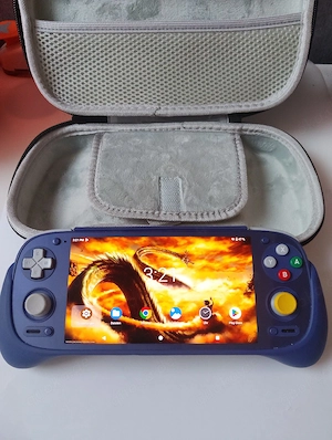 retro pocket 5 in gameqube design