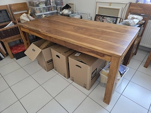 Esszimmer: Esstisch und Stühle Nußholz massiv