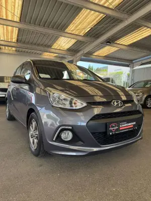 Hyundai i10 +Sitz-LenkH.+AC+Tempo+V.Historie+Bi Color Bild 3