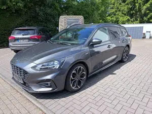 Ford Focus Turnier ST-Line/Automatik/Winterpaket Bild 1