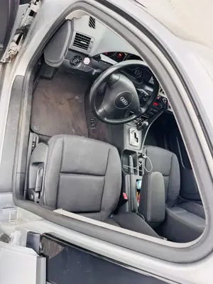 Audi A4 /Bitte Lesen/ 2.0 Automatik , AHK Bild 5