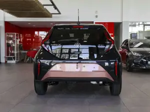 Toyota Aygo X 1.5 HEV TEAMPLAYER TECHNIK-PAKET/PDC/SHZ Bild 4