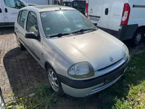 Renault Clio Bild 2