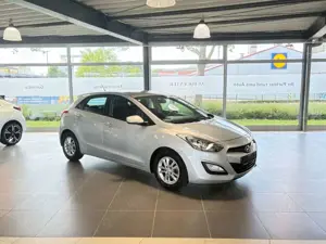 Hyundai i30 Trend*Automatik*Wenig Km*Klima*PDC Bild 3
