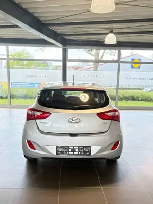 Hyundai i30 Trend*Automatik*Wenig Km*Klima*PDC Bild 5
