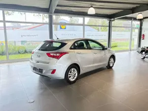Hyundai i30 Trend*Automatik*Wenig Km*Klima*PDC Bild 4