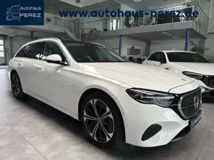 Mercedes-Benz E 300 E 300 T de AVANTGARDE AIRMATIC-DISTRON-PANORAMA!