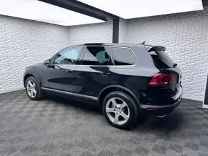 Volkswagen Touareg 3.0 TDI R-LINE/4MOTION/STANDHZ/LUFT/KEY/AHK/360° Bild 5