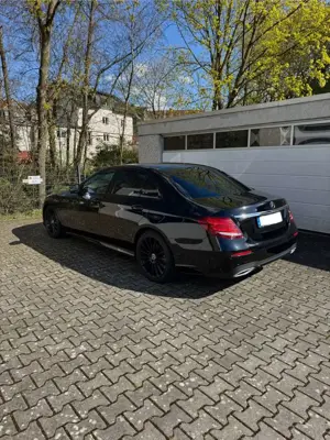 Mercedes-Benz E 300 E 300 d