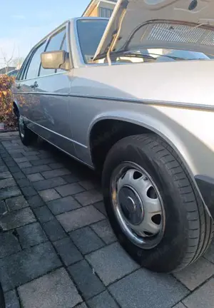 Audi 100 C2 Typ 43