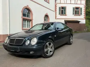 Mercedes-Benz CLK 320 V6 Eleganze /2.Hand/Scheckheft/ TÜV NEU