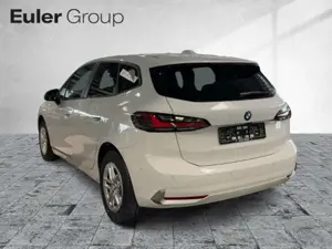 BMW 220 Active Tourer i ACC HUD LED NAV SHZ LC Prof El. He Bild 4