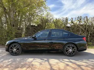 BMW 320 320 d Advantage Bild 2