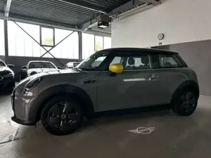 MINI Cooper SE Essential Trim PDC/SHZ/DAB Bild 4