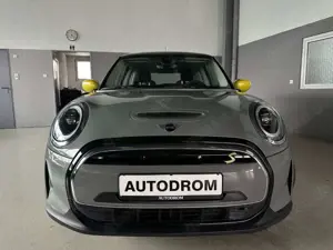 MINI Cooper SE Essential Trim PDC/SHZ/DAB Bild 2