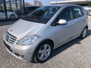 Mercedes-Benz A 180 Autotronic Avantgarde*AHK*NAVI*SHZ*2.Hand*