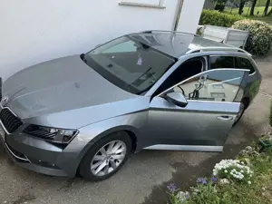 Skoda Superb Combi 2.0 TDI DSG Style Zahnriemen Neu !