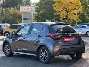 Toyota Yaris Team Deutschland 1.5 - NAVI, LED, SH, BT Bild 4