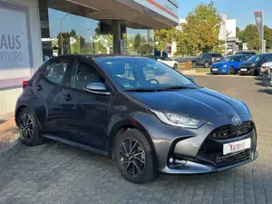 Toyota Yaris Team Deutschland 1.5 - NAVI, LED, SH, BT Bild 3