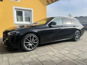 Mercedes-Benz E 220 E 220 d T 9G-TRONIC AMG Line