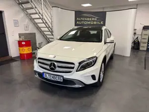 Mercedes-Benz GLA 200 PDC Klima Navi Bi-Xenon Tempomat Sitzhzg