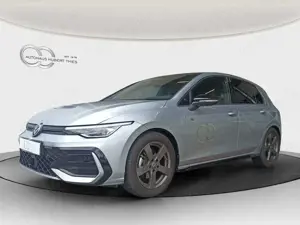 Volkswagen Golf VIII 1.5 eTSI DSG R-Line