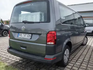 Volkswagen T6.1 Kombi 2.0 TDI lang Rollstuhlrampe Bild 3