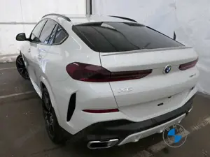 BMW X6 xDrive40d M Sport 22" Pano Sky Sthzg. AHK H/K Bild 4