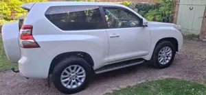 Toyota Land Cruiser 2.8 D-4D EXE AUTOM NAVI LEDER AHK TOP 1.HAND! Bild 3