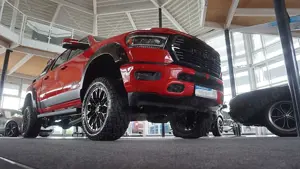 Dodge RAM 1500 HEMI Hoch-Breit* Navi12*Alu20*Crew-Cab Bild 5