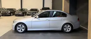 BMW 320 320i Bild 2