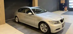 BMW 320 320i Bild 3