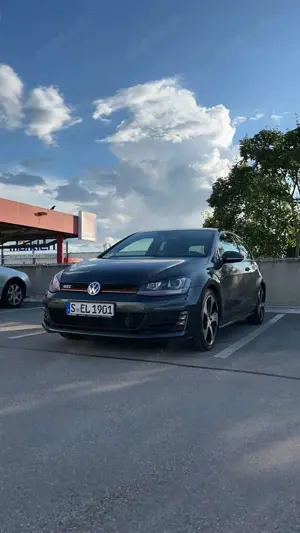 Volkswagen Golf GTI Performance BlueMotion Technology DSG