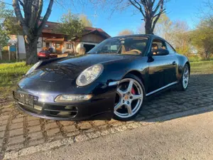 Porsche 911 Carrera 4 S Coupe/Navi/BOSE/Leder/Schalter