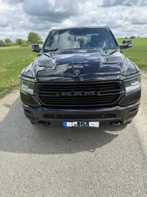 Dodge RAM Laramie Sport Bild 2