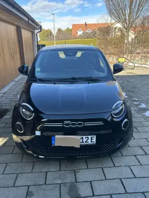 Fiat 500e Icon; 42 kw/h, 1. Hand; Checkheftgepflegt; Sommerreif NEU, +Winterräder