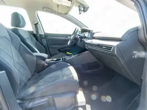 Volkswagen Golf VIII Style 1,5 l eTSI DSG ACC LED SPURH. Bild 3