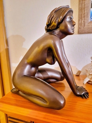 Arno Breker Kniendes Mädchen- Bronze 1977 - Sammlerstück Nr. 442 von 499