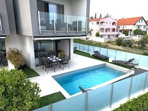         Luxusapartment Pool & Meerblick 6 Personen Vodice Kroatien, WiFi, Klima, Parkplatz, Grill