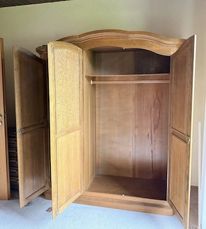 Kleiderschrank in Echtholz Bild 2