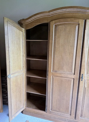 Kleiderschrank in Echtholz Bild 3
