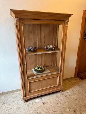 Schöner antiker Schrank Vitrine Vitrinenschrank mass. Fichte Holz & Glas