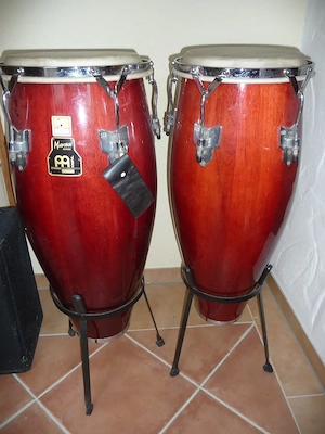 2 Meinl Congas Percussion Marathon  Series mit Ständer sehr gut erhalten