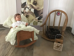  DEKORATION  vintage   Sammlung    TAUFE   Puppe , Wiege usw. ...