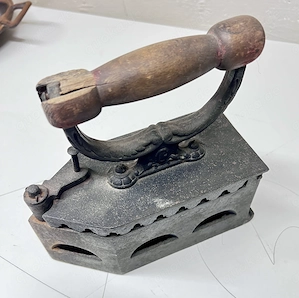 Uralte Bügeleisen, Wärmflasche, Pfanne Bild 3
