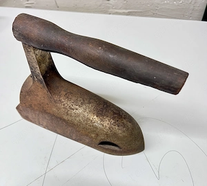 Uralte Bügeleisen, Wärmflasche, Pfanne Bild 4